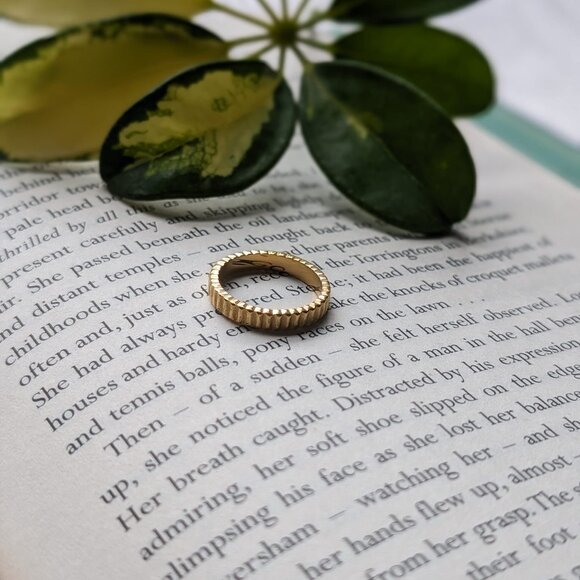 Waterproof Gold Jewelry Tarnish Free 18k Gold PVD- Meivim Ring Size 6 - Picture 9 of 11